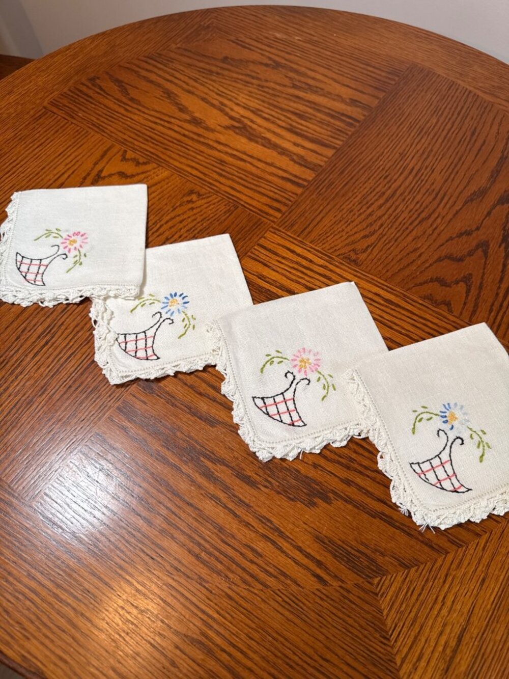 Vintage Square Tablecloth with 4 Napkins Set Embroidered with Flowers